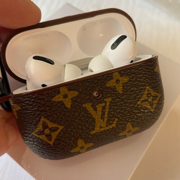 For Apple AirPods PRO 3rd & 4th gen case cover & Clip - Picture 6 of 13